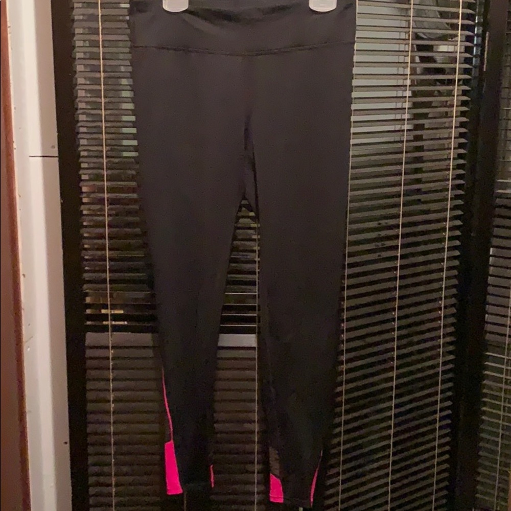 Ladies yoga pants pink trim by Ideology medium